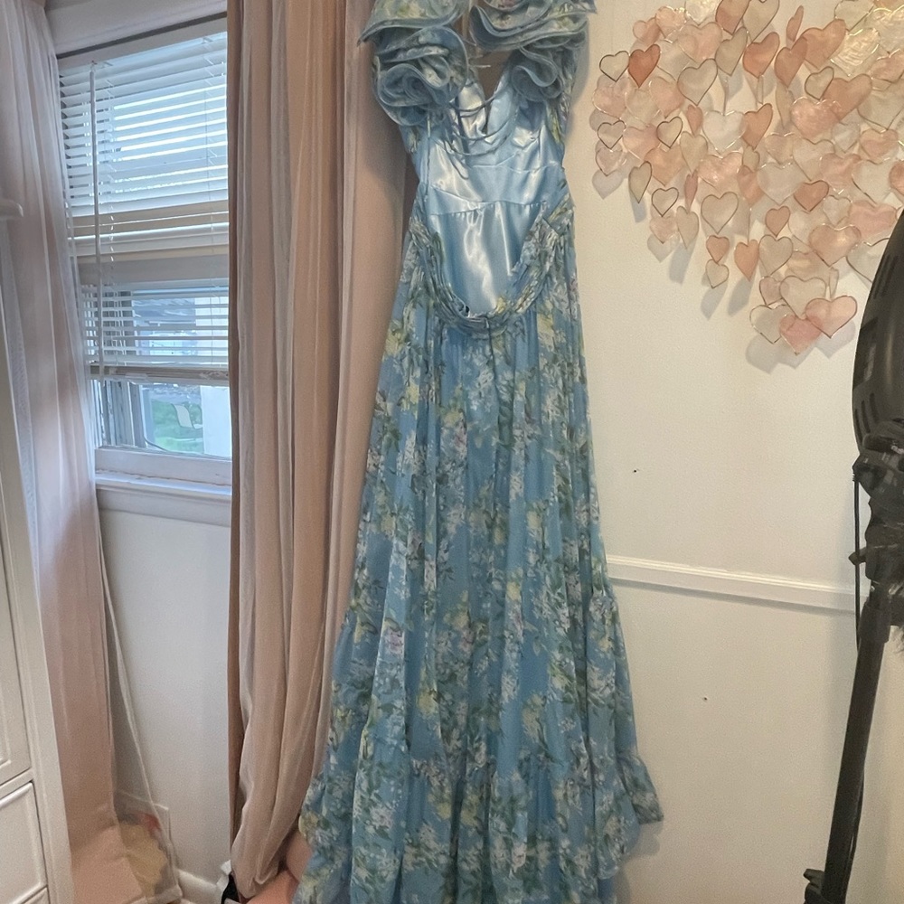 LIKE NEW - Mac Duggal Ruffle Tiered Floral Cut-Out Chiffon Gown, size 8 - Picture 2 of 3